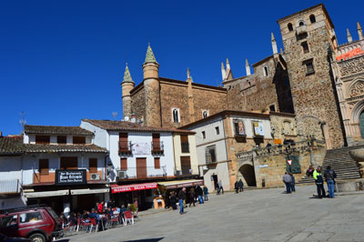 Monasterio y plaza de Santa María