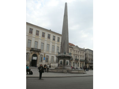 Pl. República: obelisco egipcio