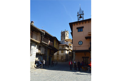 Plaza Mayor e iglesia