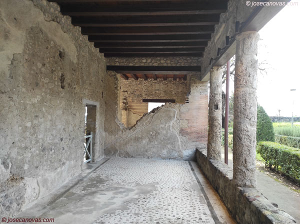 portico